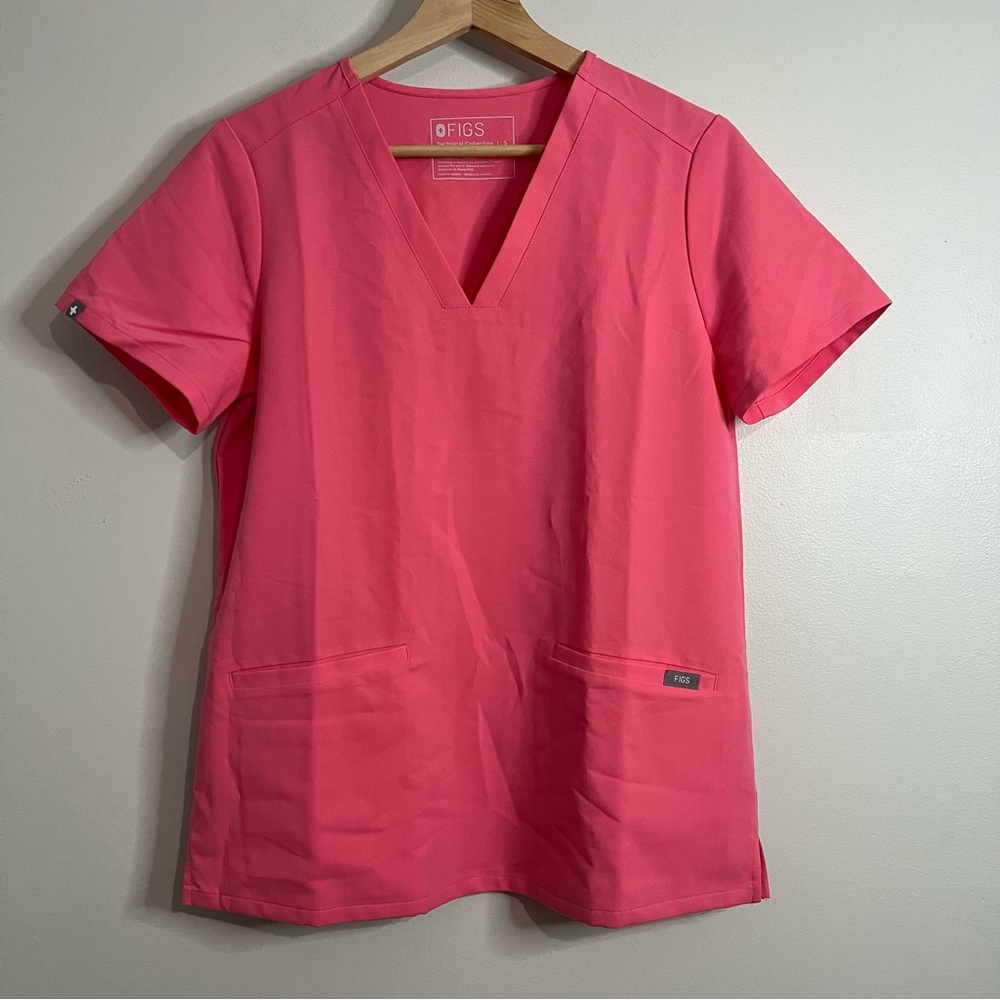 Figs casma pink scrub top size small